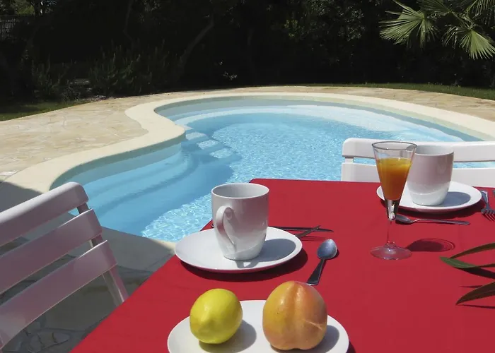 Dans St Raphael Saint-Raphaël